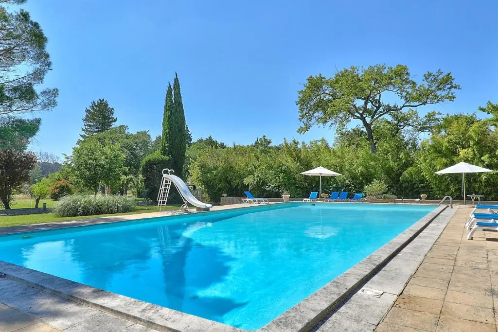 Domaine de la Dragonette Mas from the 18th century in the heart of Provence- Lubéron-Avignon