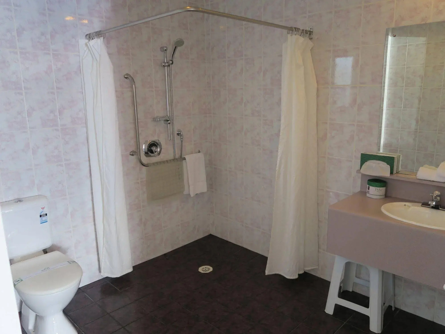 Shadzz Motel & Conference Centre