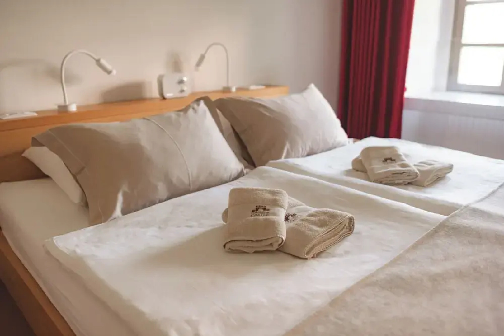 Rooms & Apartments Podsreda Castle