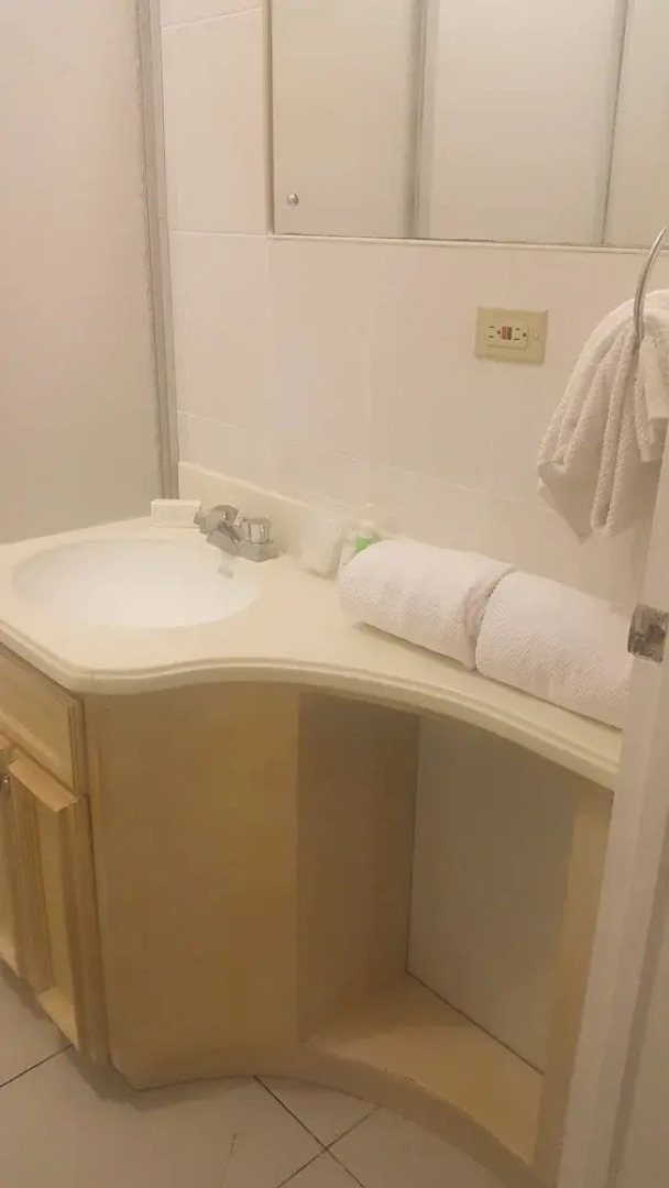 2 Bed Apt with Balcony at Runaway Bay