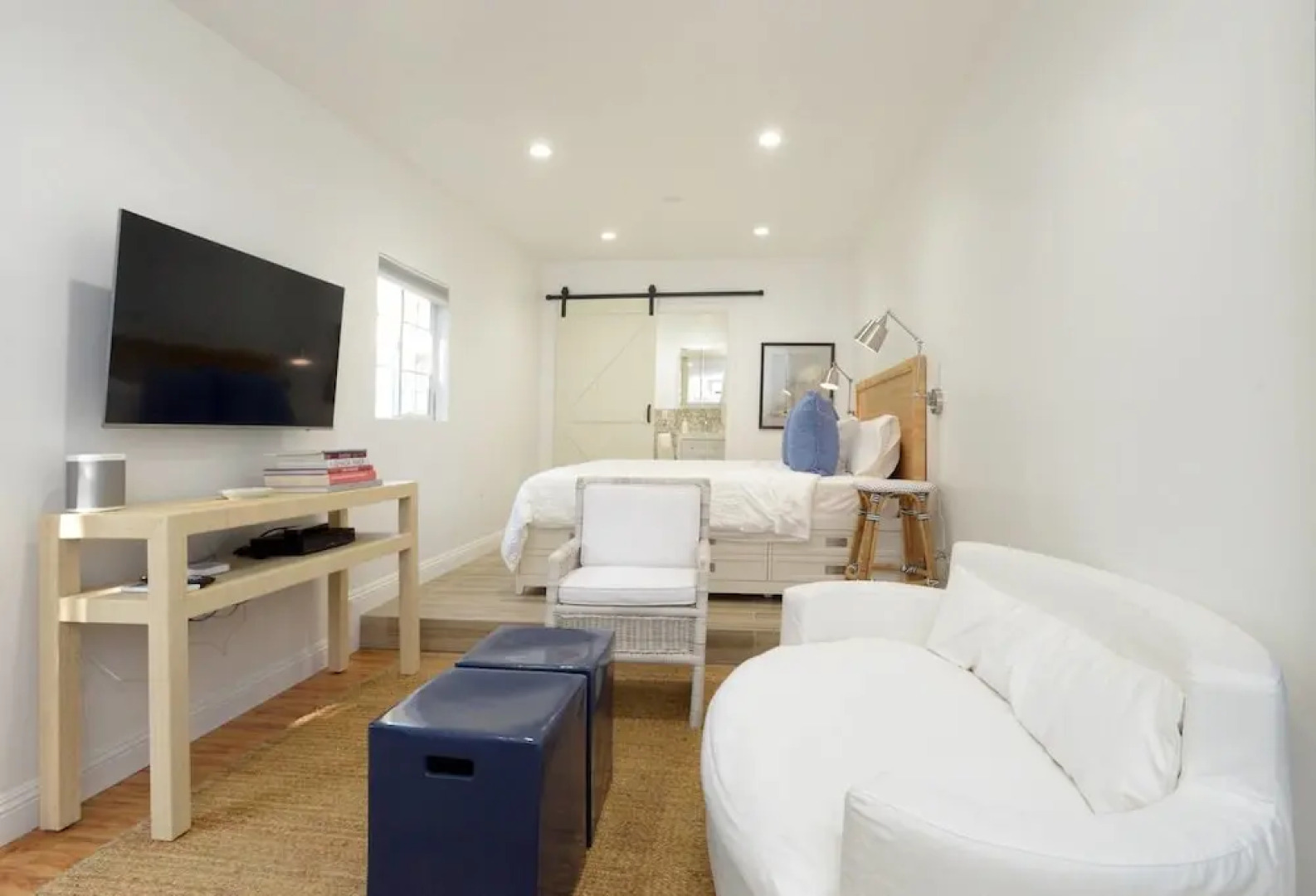 Charming 2br/2ba Cottage - Close to the Beach