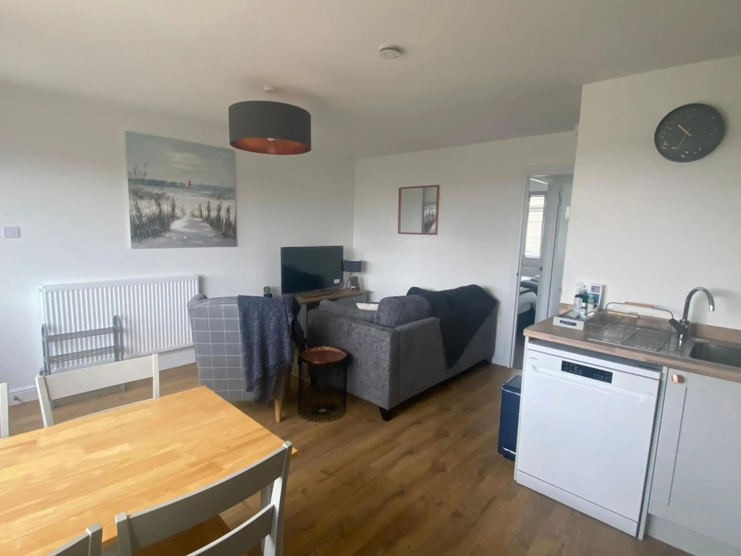 Beau - Brambles Chine, Colwell Bay - 5 star WiFi - Short walk to The Hut and beach - 1 night stays available