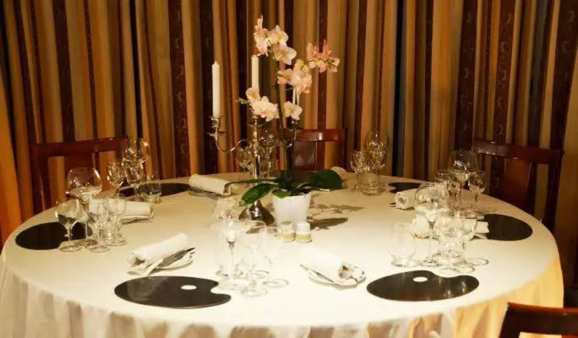 Châteaux Demeures Hôtels     Le Cheval Noir