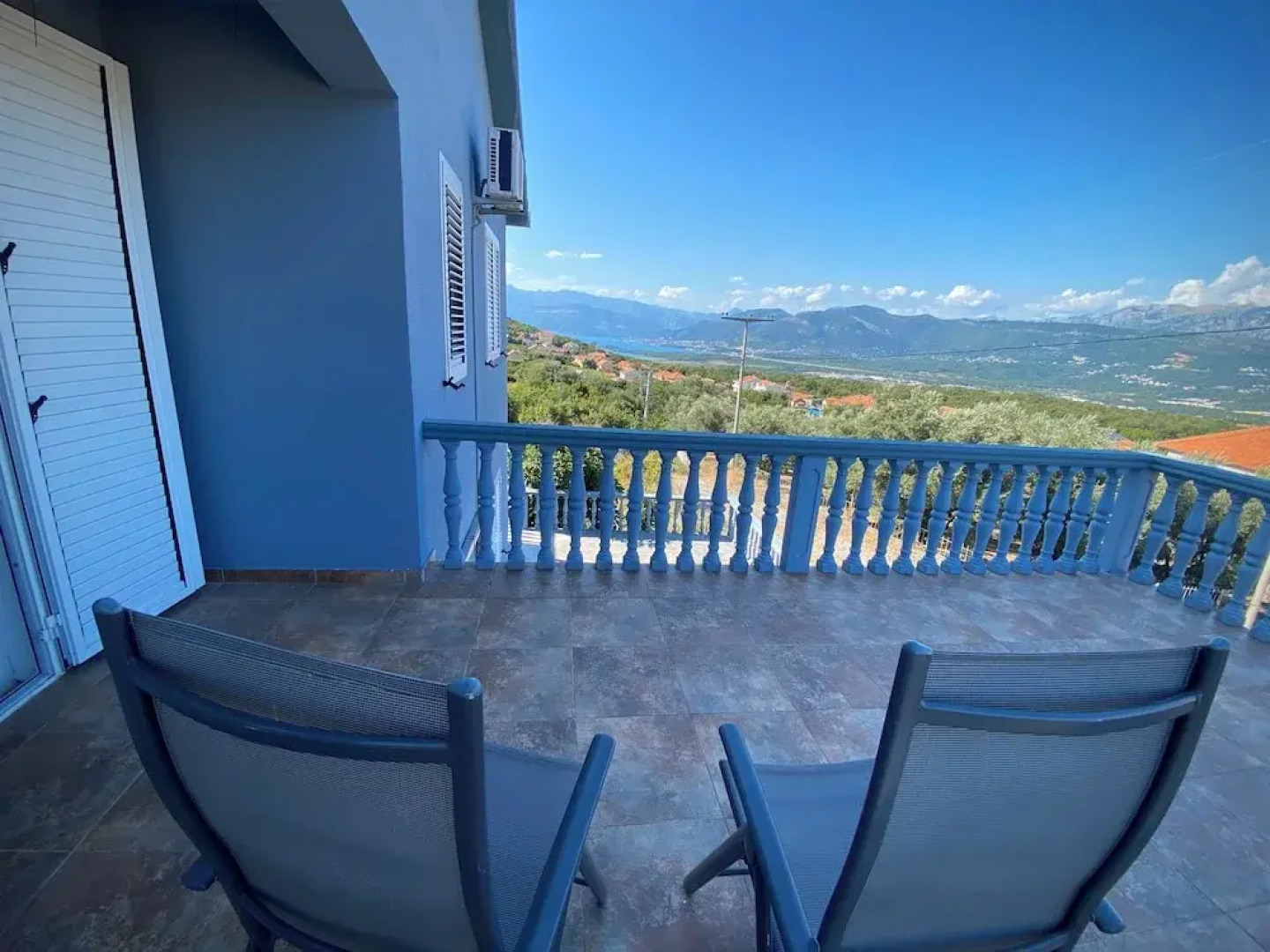 Captivating and Spacious 2-bed House in Vranovici