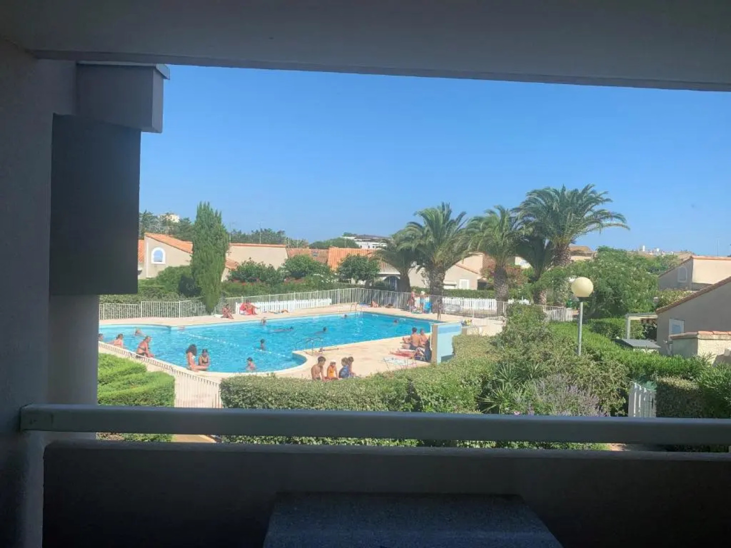 Studio cabine pour 4 personnes avec piscine commune