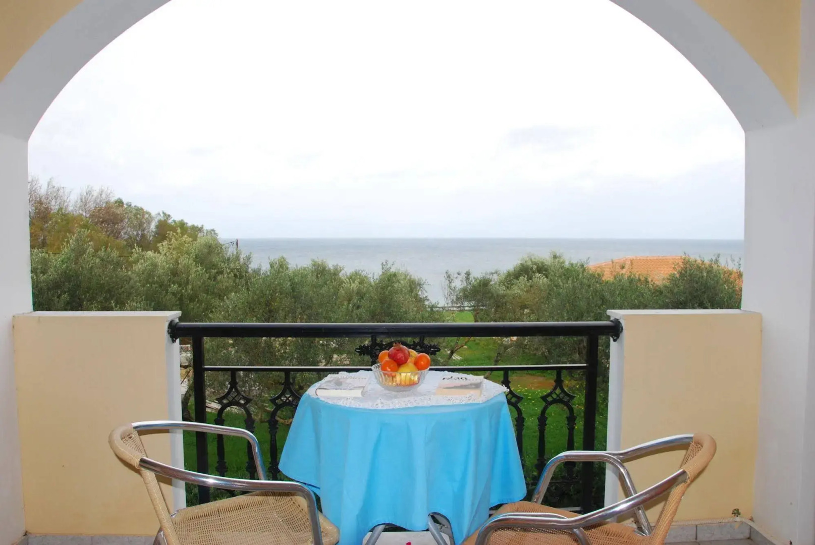 Kavos Psarou Studios and Apartments