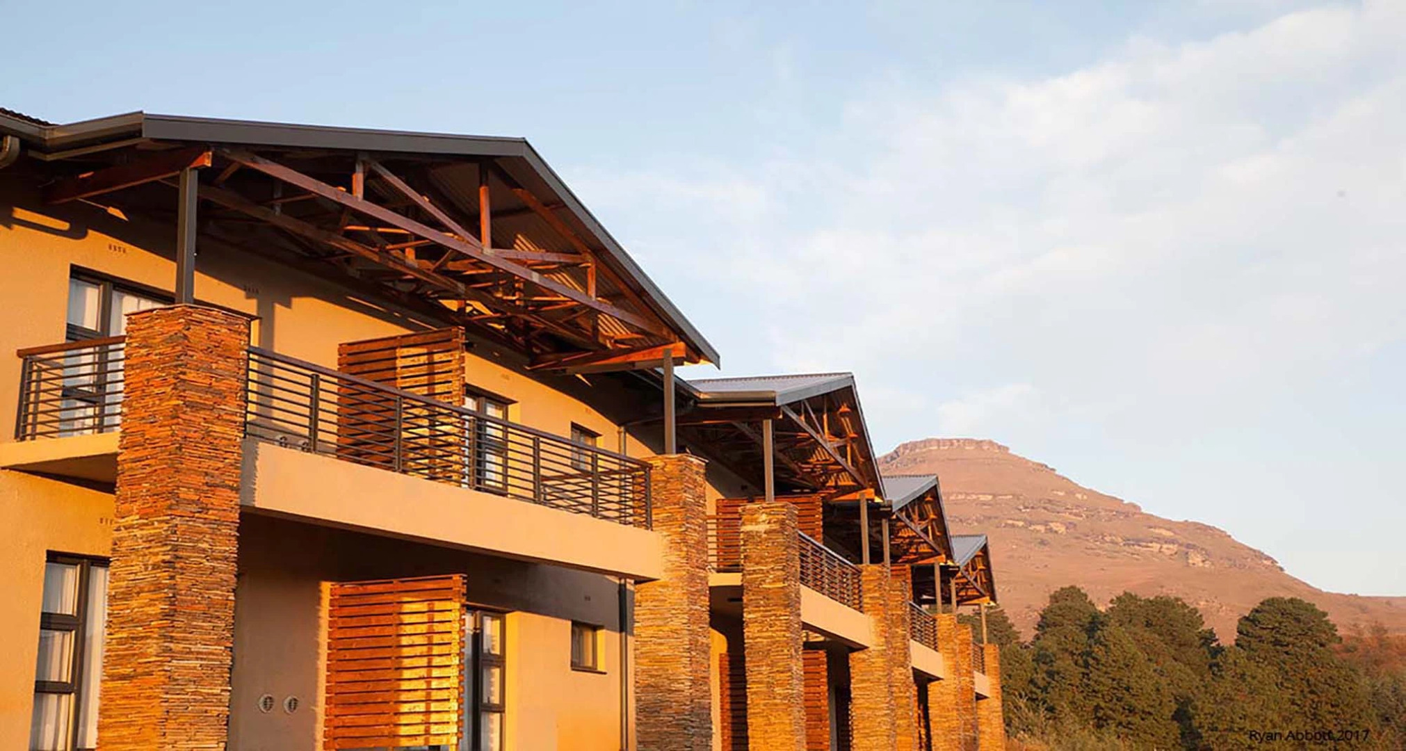 Premier Hotel Sani Pass