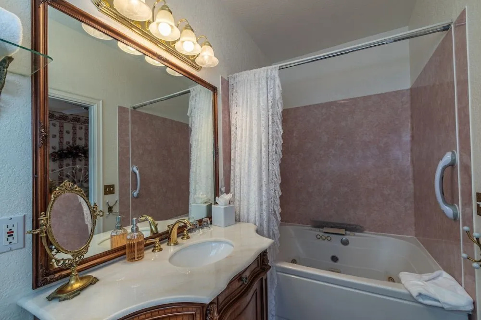 Apples Bed & Breakfast