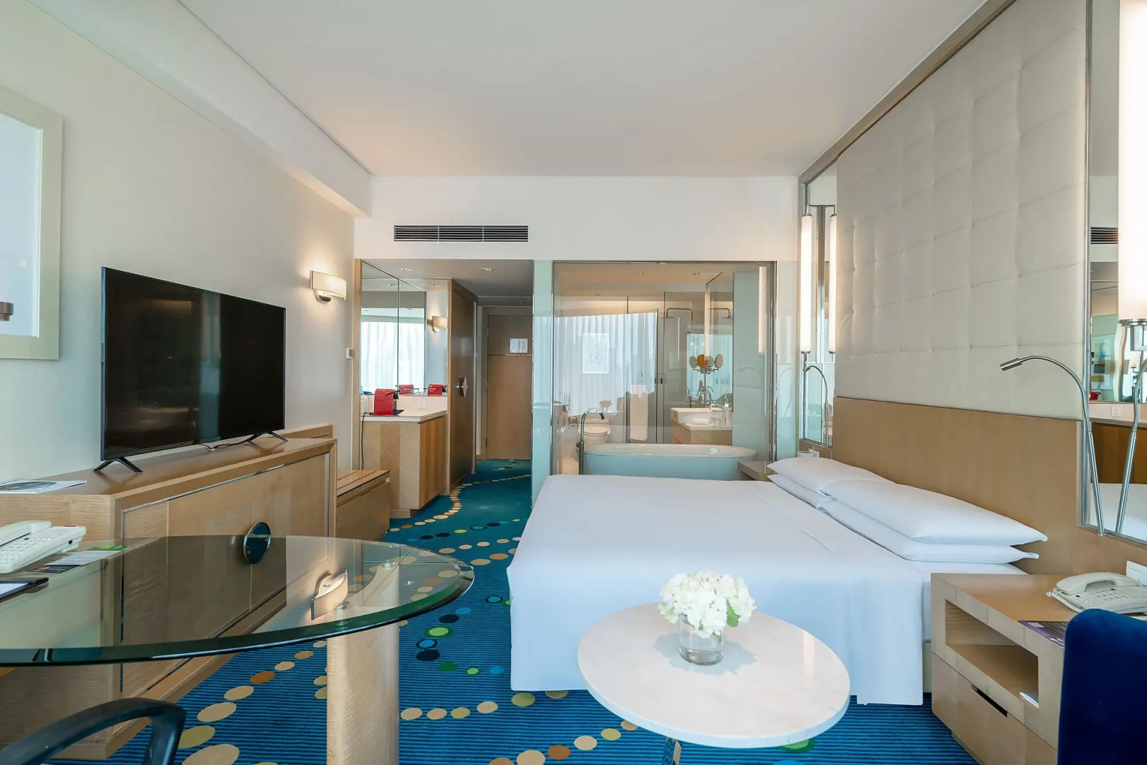 Отель Renaissance Shanghai Yu Garden