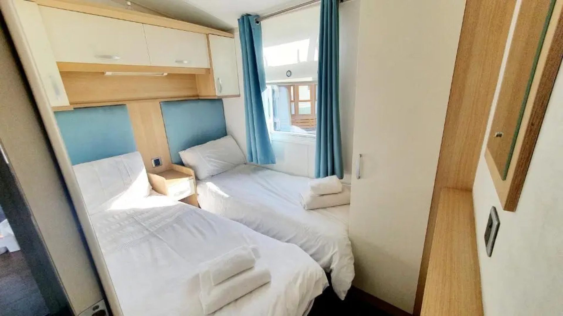 Apple Tree Lodge, Hot Tub, 3 Bedroom, 2 Bars