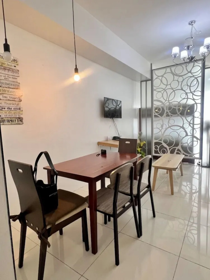 Dr. Calayan's Cozy Wind Residences Tagaytay Taal View