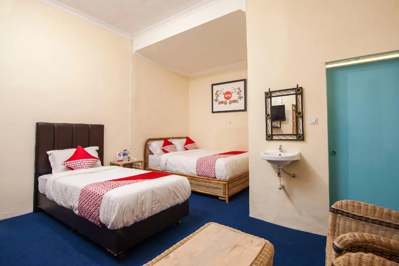 OYO 719 Penginapan Panatapan Almonsari Resort