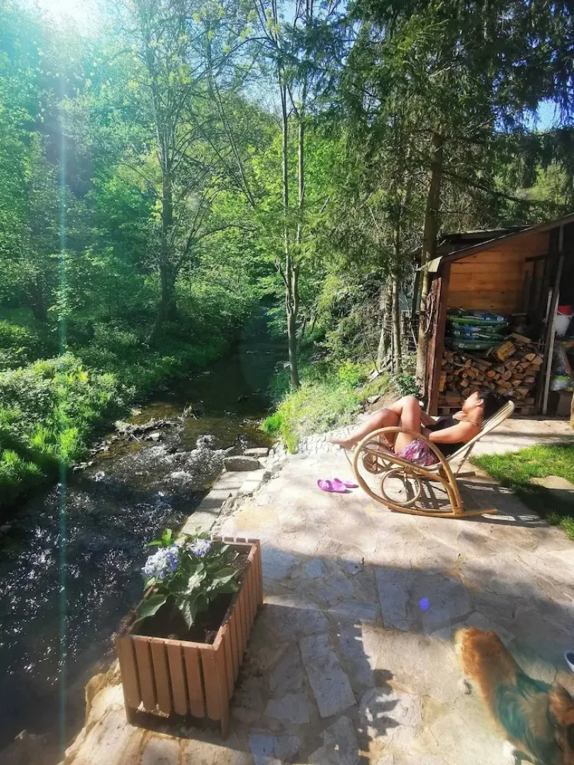 Sunny Wooden House on Creek, 30 Minutes Prague
