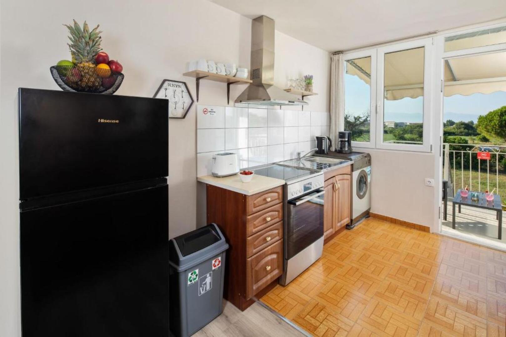 Villa Paradiso: Near beach, superb pool and garden