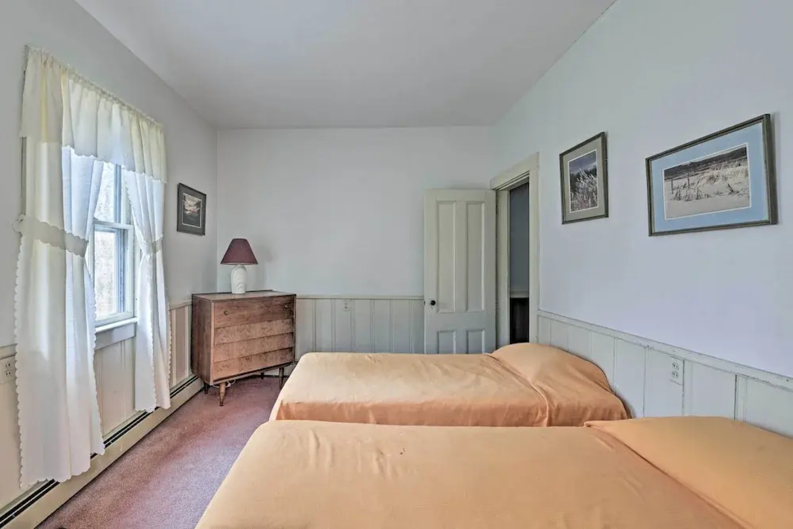 Easy Access to Beaches: Vineyard Haven House