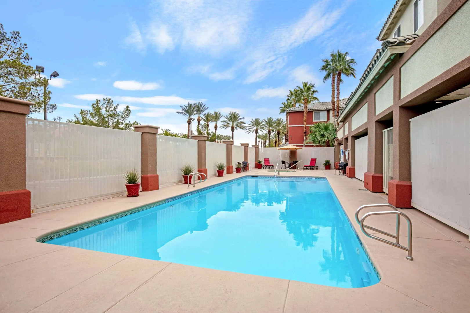 La Quinta Inn & Suites by Wyndham Las Vegas Red Rock