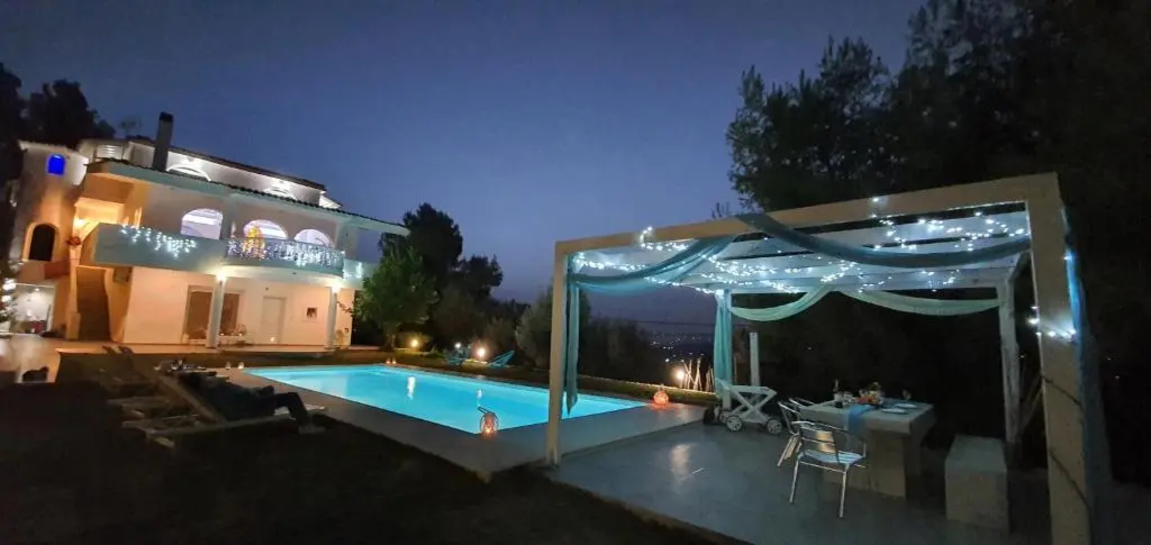 HEAVENLY VIEWS-2-APARTMENT with POOL VIEW CLOSE TO THE BEACH!