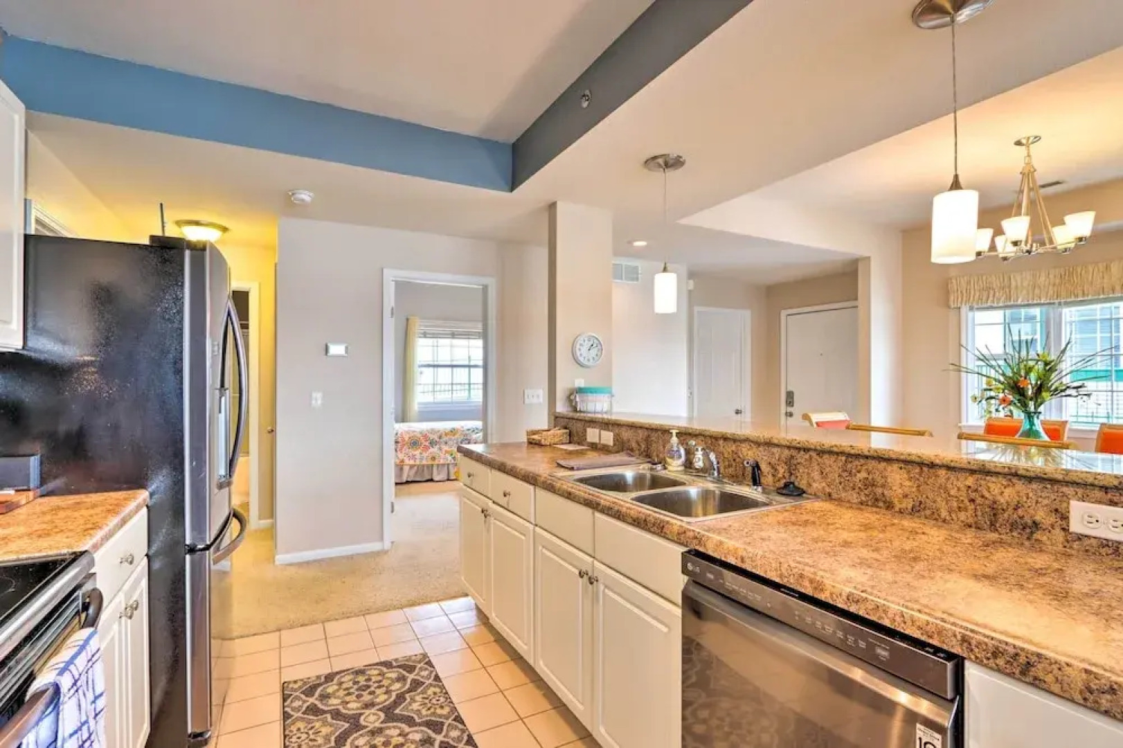 Lake Ozark Waterfront Condo w/ Access to 2 Pools