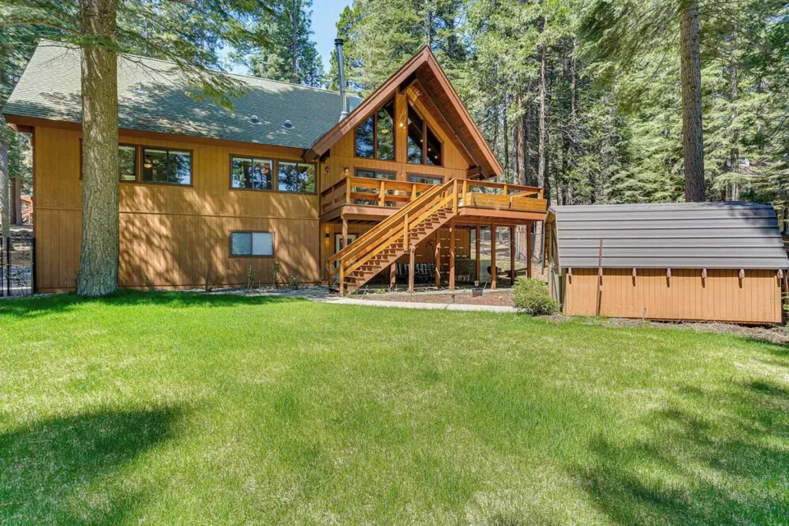 Spacious Retreat w/ Backyard: 1 Mi to Lake Almanor