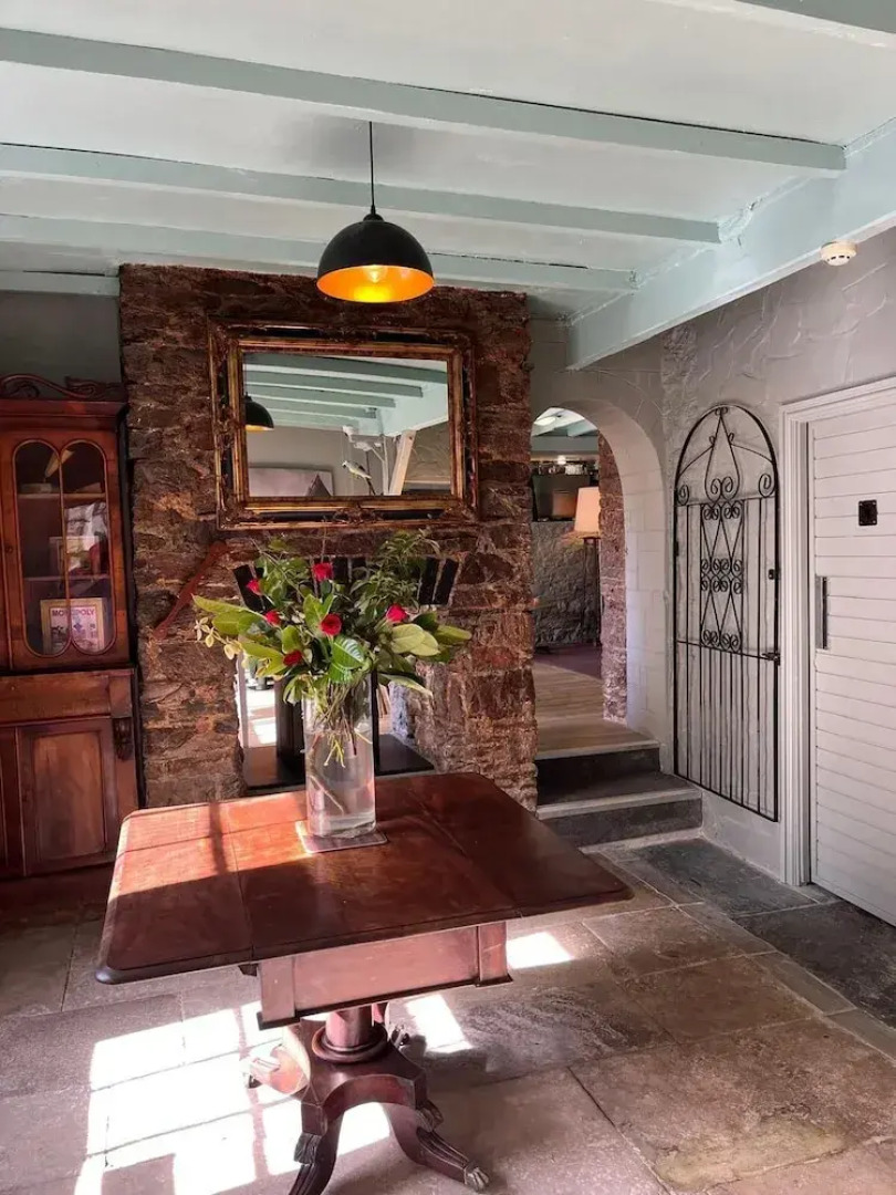 Smugglers Haunt Hotel