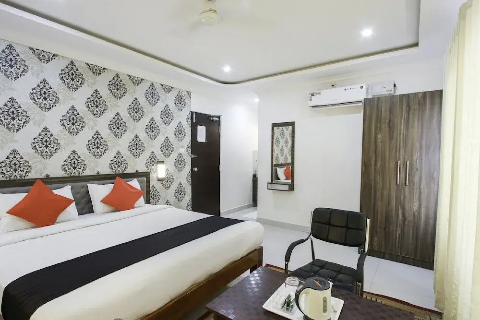 Rich Fort By OYO Rooms