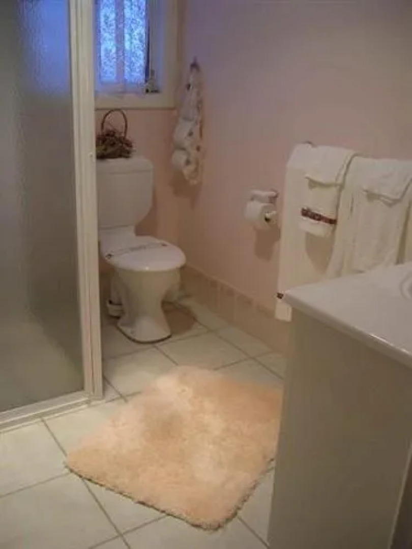 Colleen & Old Sil's Farmhouse