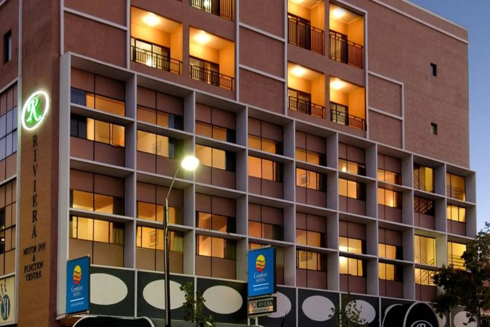 Adelaide Riviera Hotel