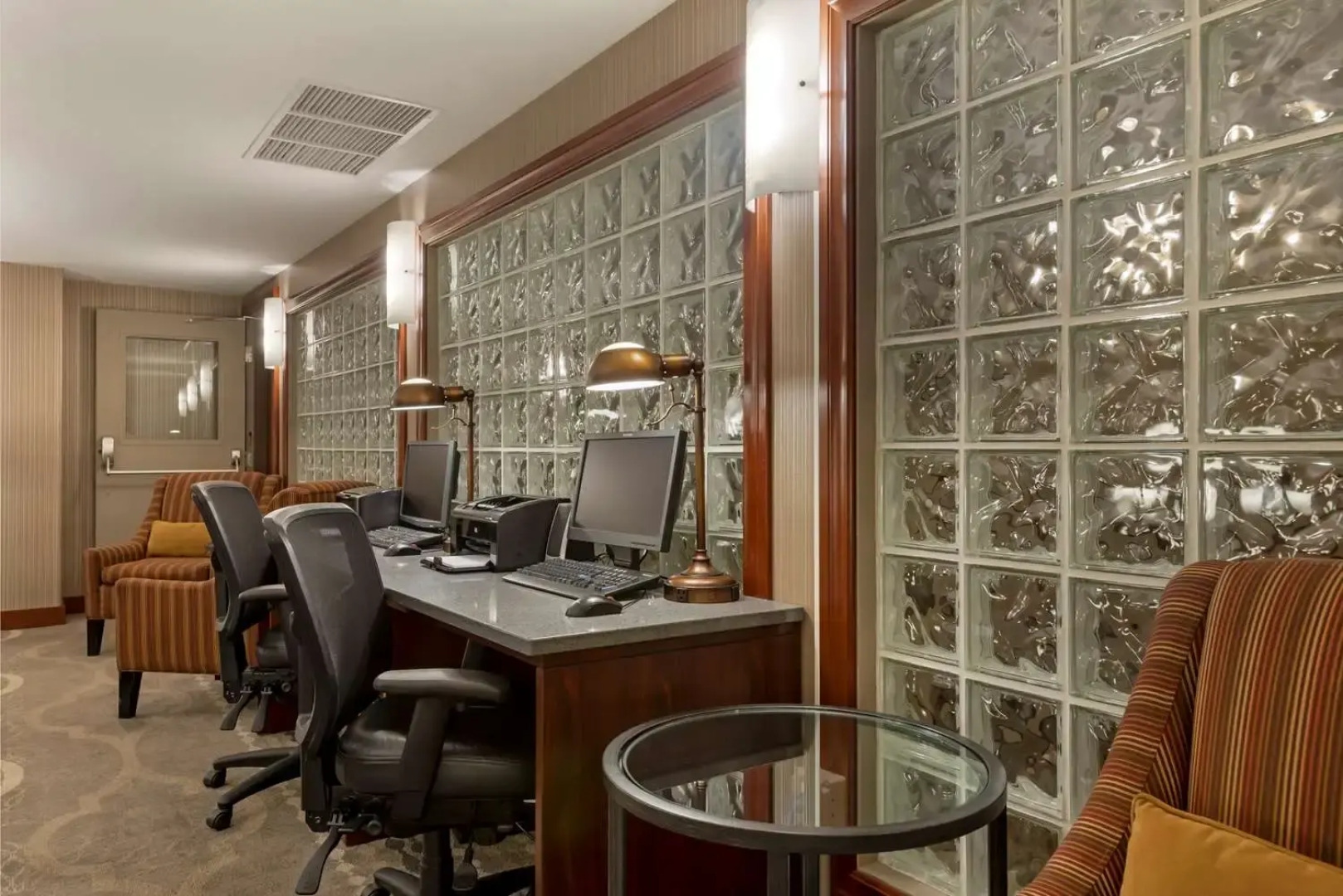 Best Western Plus Baker Street Inn