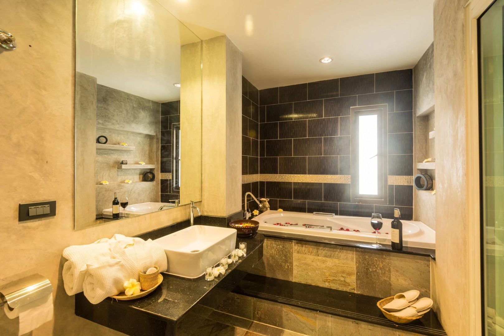 Tanawan Phuket Hotel