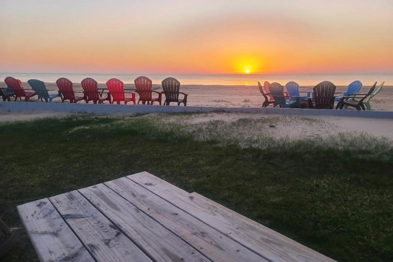 Lake Huron - 3 Bedroom, 2 Bath Lake Front Home (Sleeps 12)