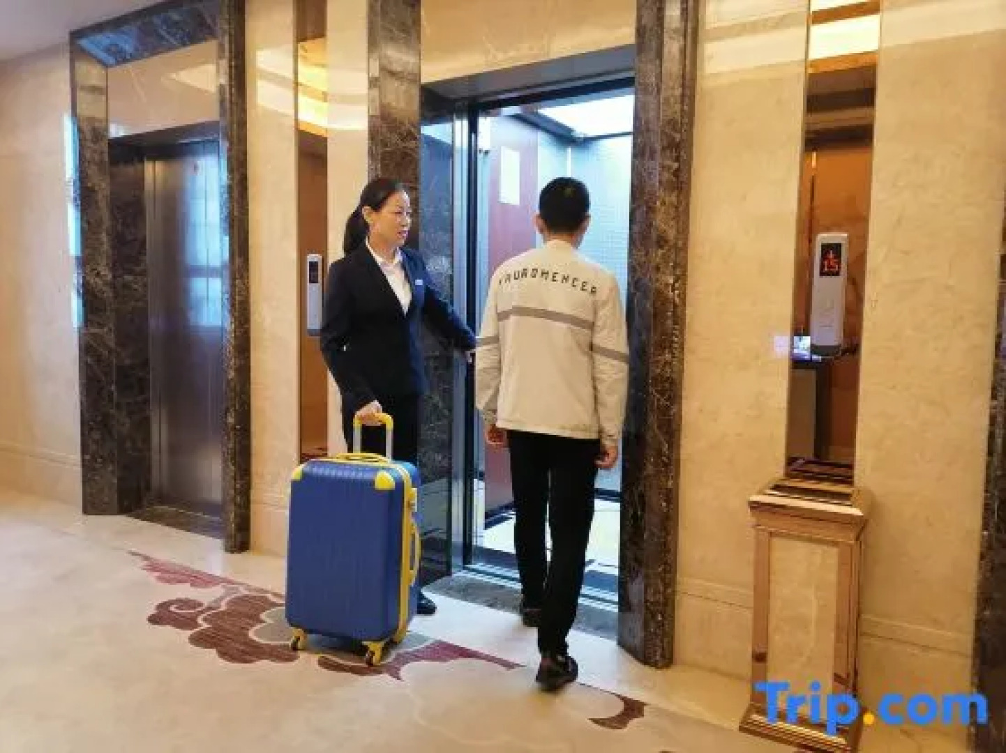 Chengkong Carrey International Hotel (Jingmen Railway Station Jingchu University of Technology)