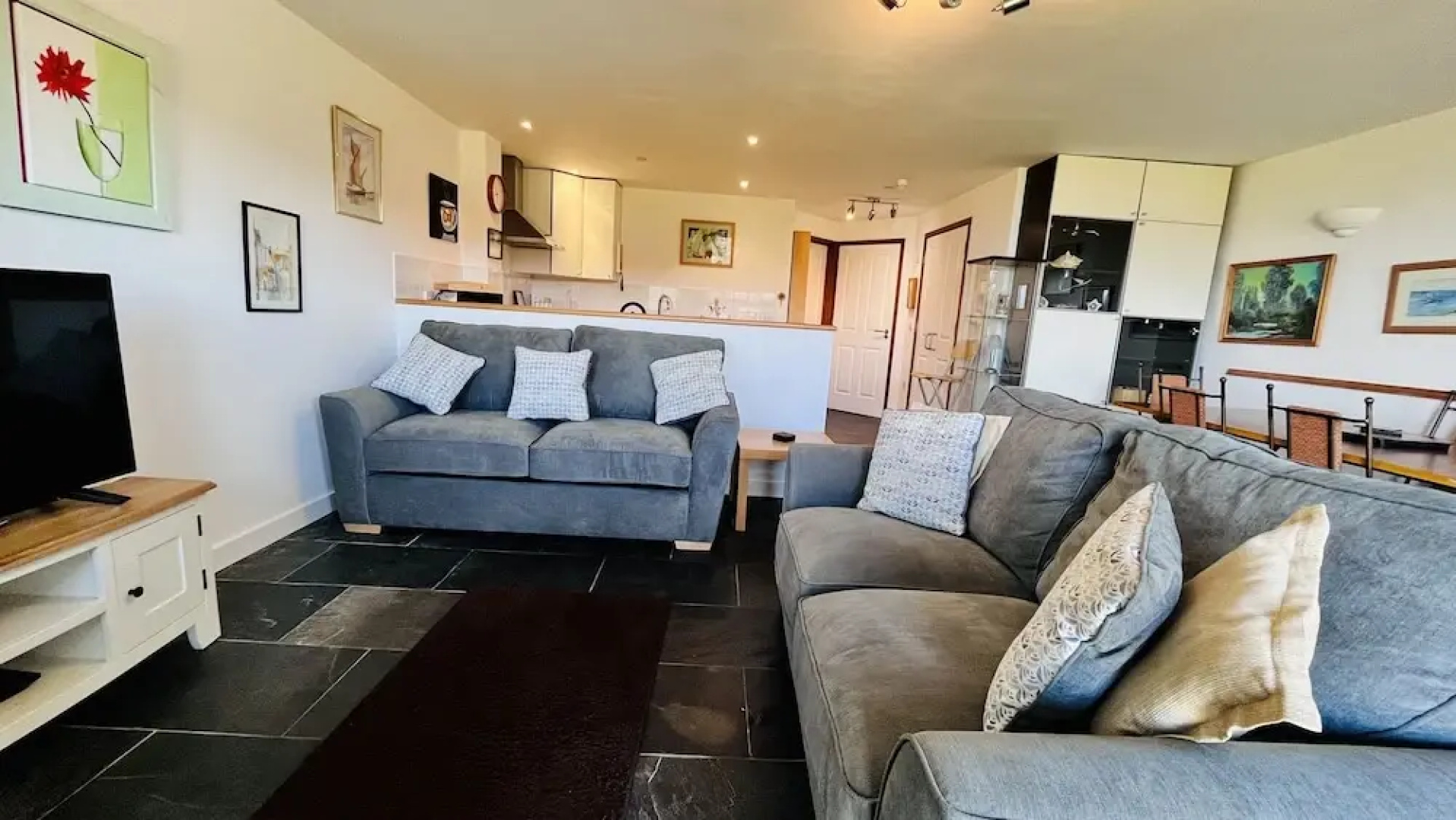 White Lodge Apartments