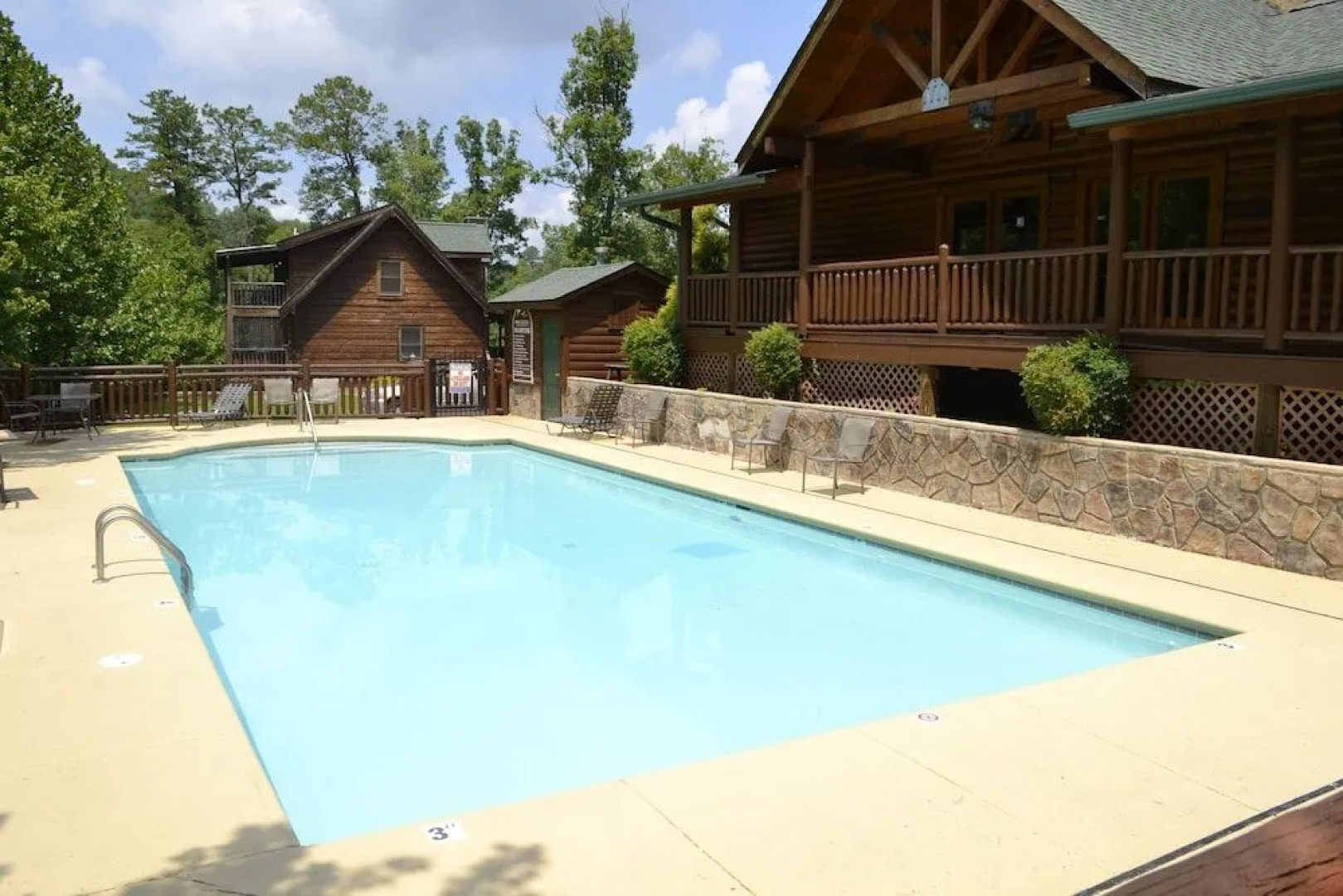 Smoky Cascades 1 Br cabin by RedAwning