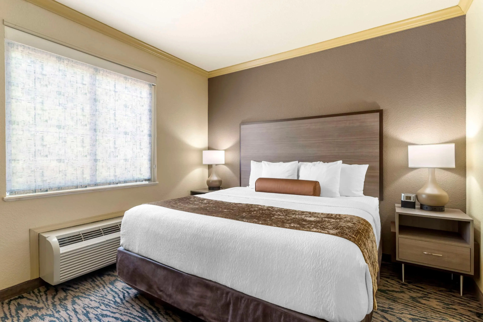 Best Western Plus Crown Colony Inn & Suites