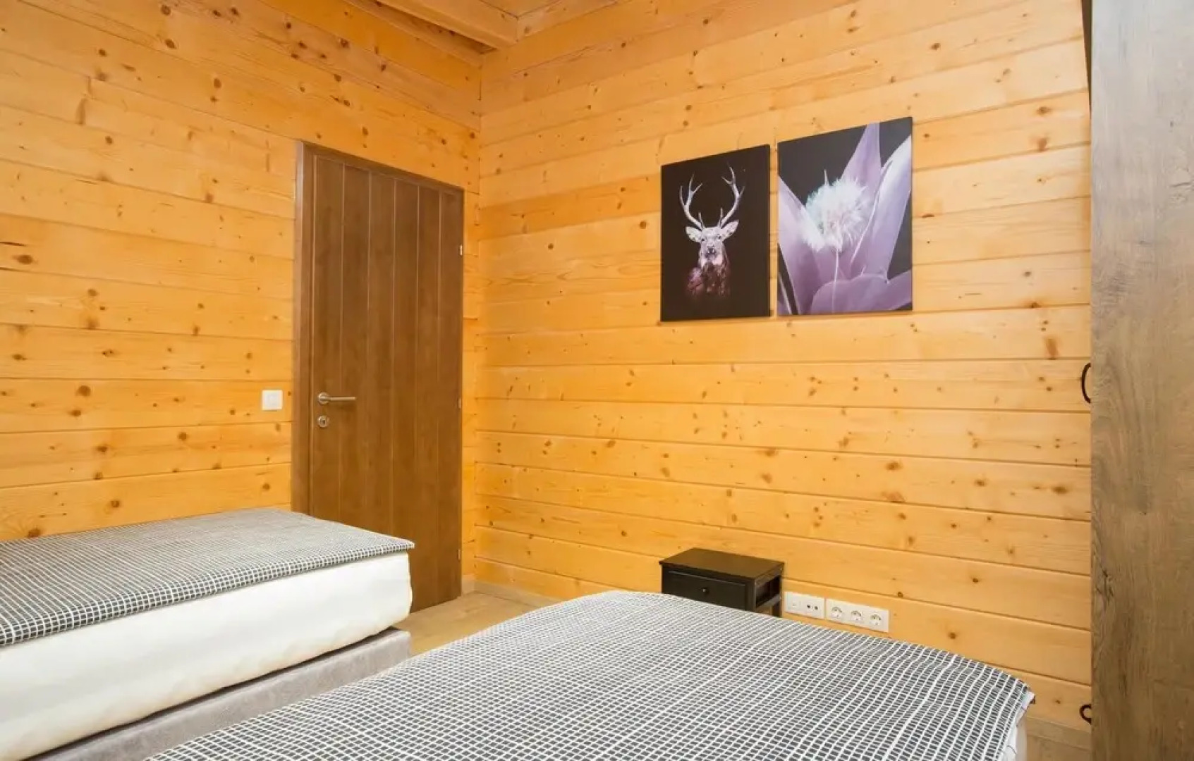 Amazing Home in Donje Taboriste With 2 Bedrooms and Wifi