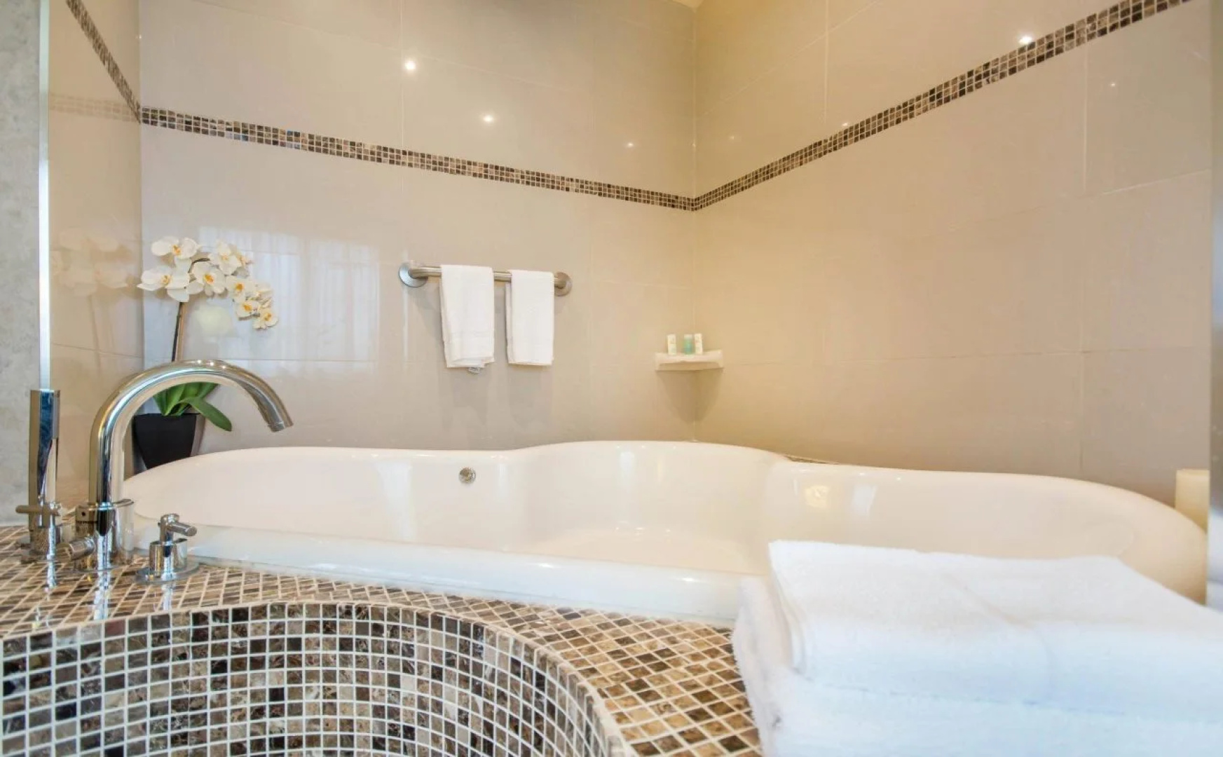 Quality Hotel & Suites Langley