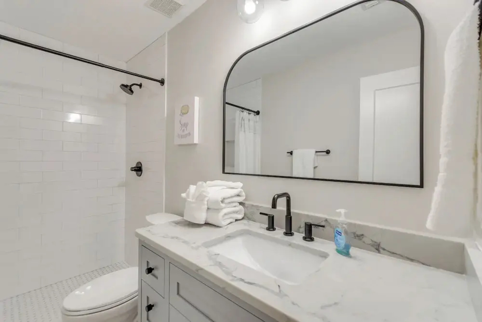 Bayfront Gem: Patio & Fire Pit in Pensacola