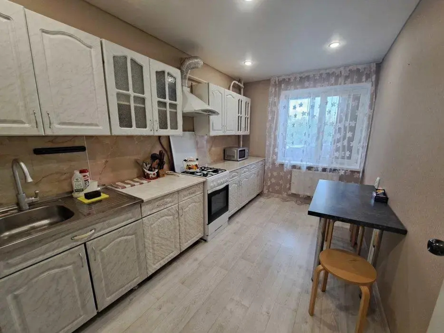 Апартаменты на проспекте Нефтяников 111В