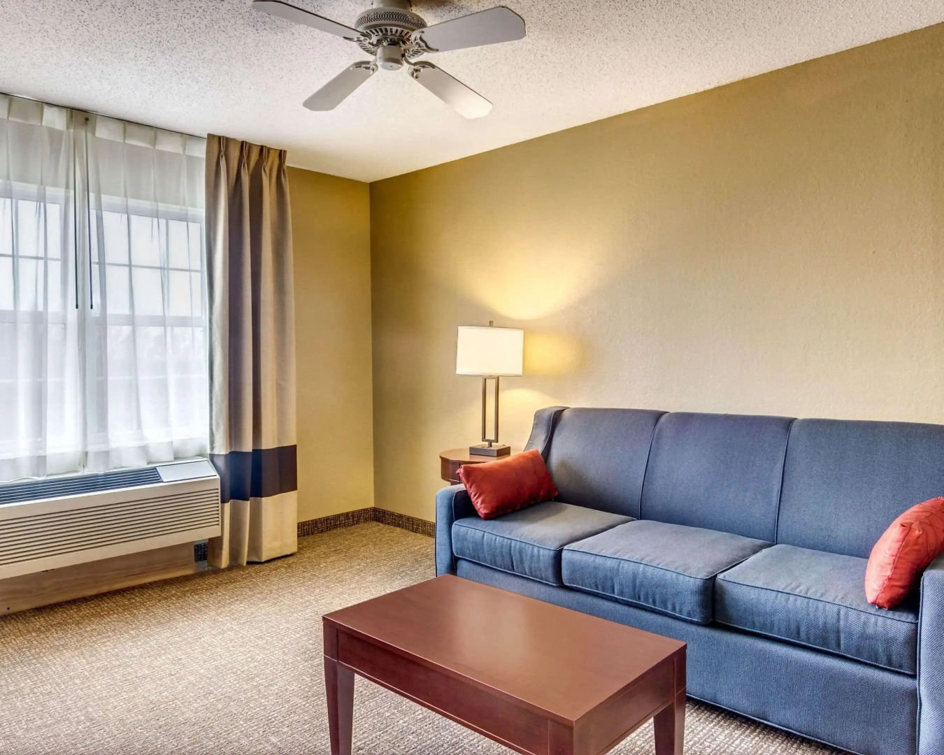 Comfort Inn & Suites Grafton - Cedarburg