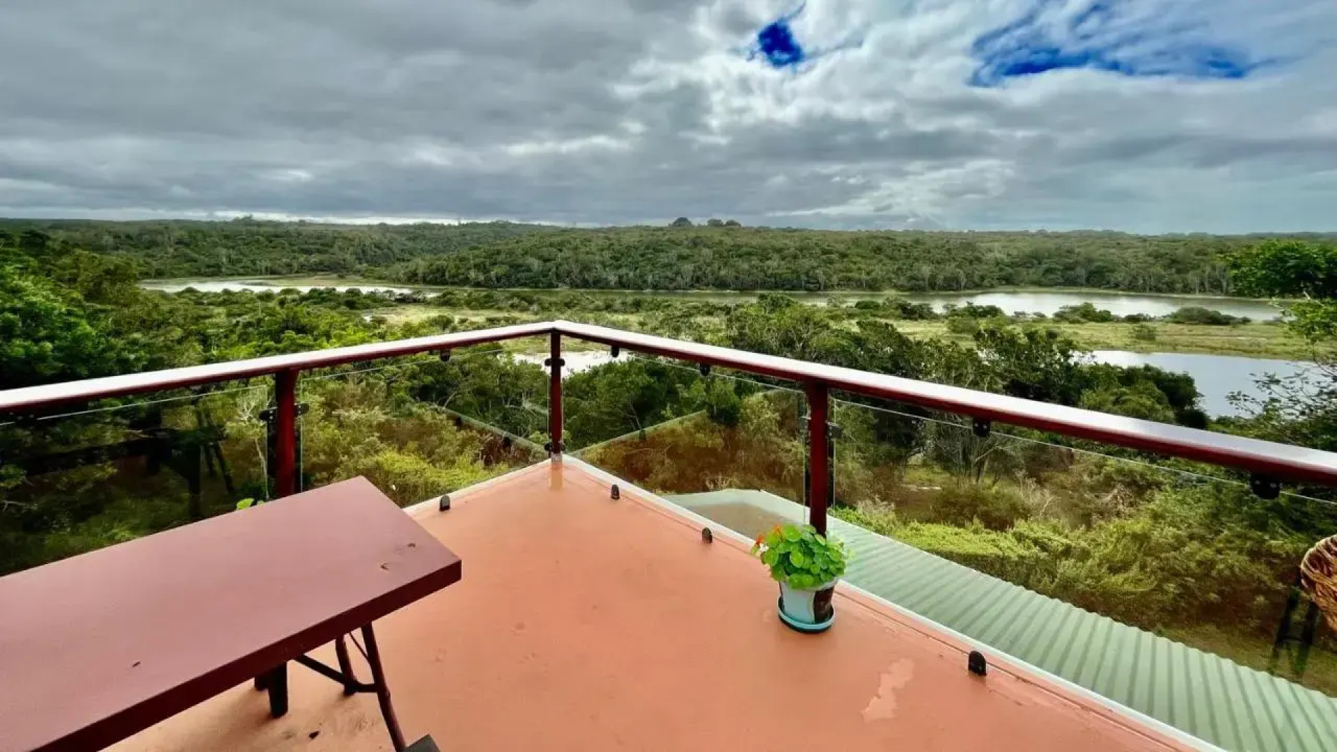 Open Plan Lagoon View Chalet