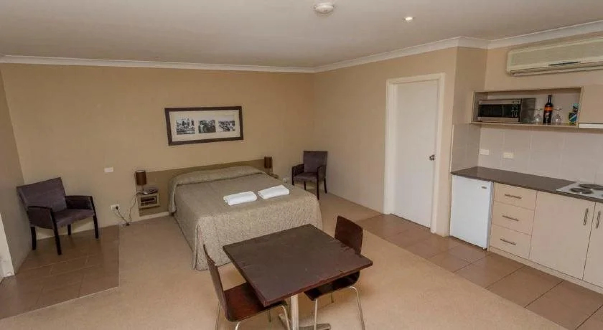 The Kidman Wayside Inn