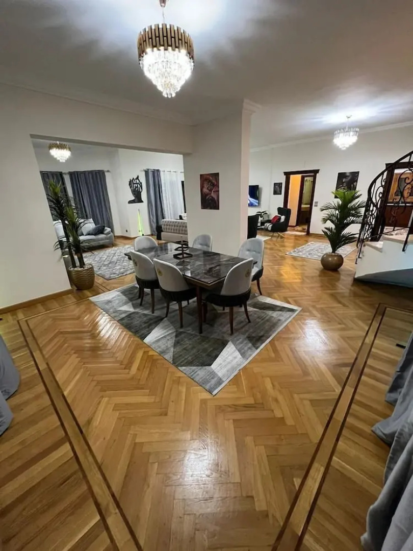 Villa With Garden In Beverly Hills