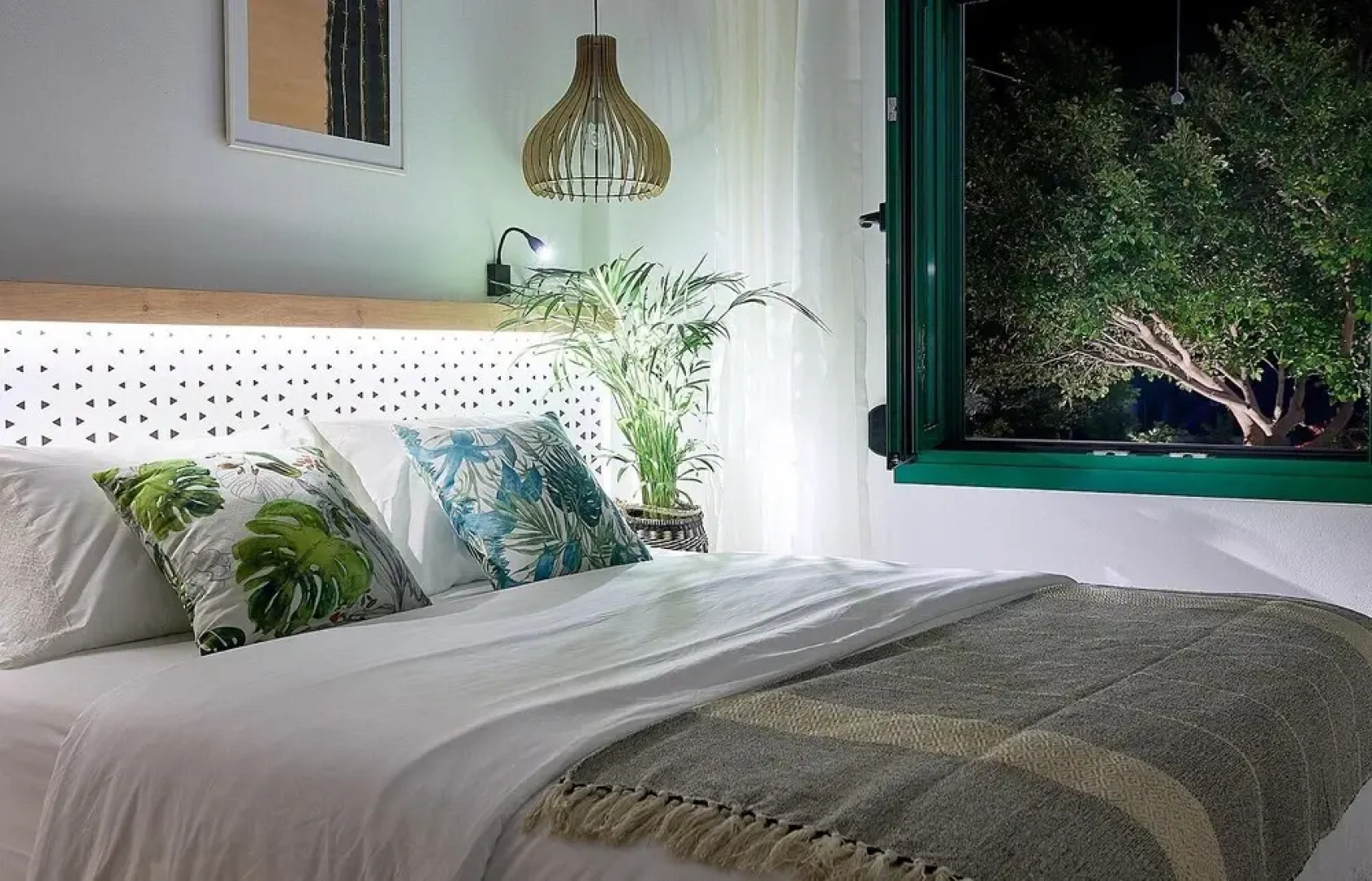 Seafront Villa With Private Pool and Kids Playground 300m From Restaurants