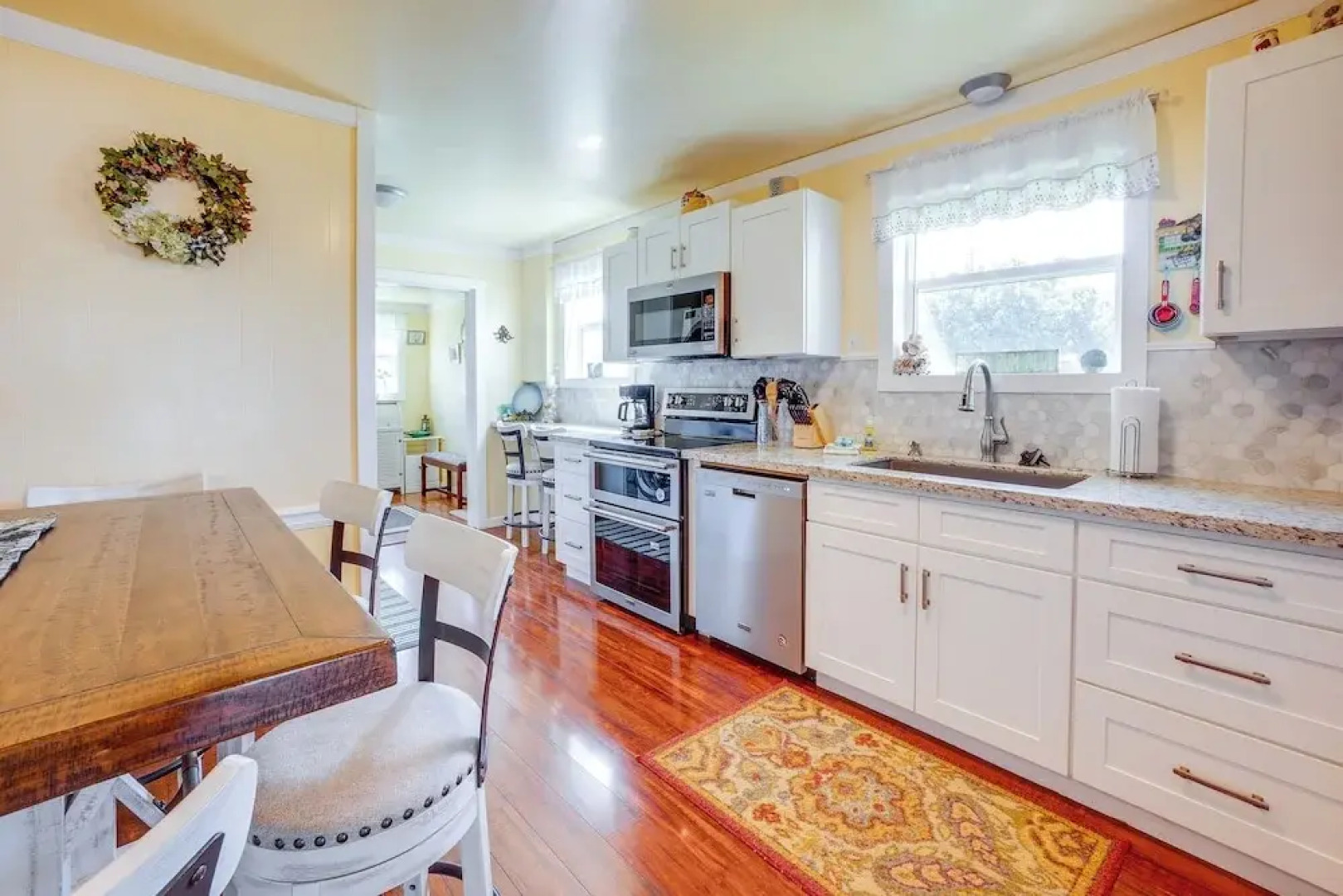 Walk to Gold Beach: Charming Cottage w/ Yard!