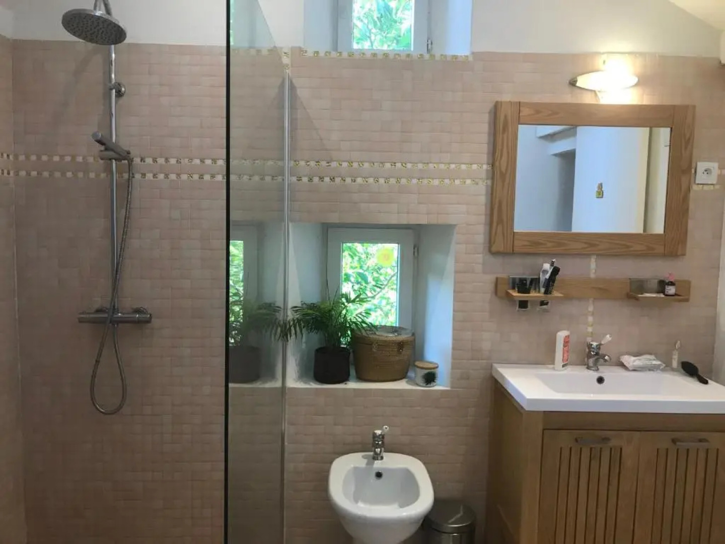 Chez Alice,Simplicite Et Petite Piscine