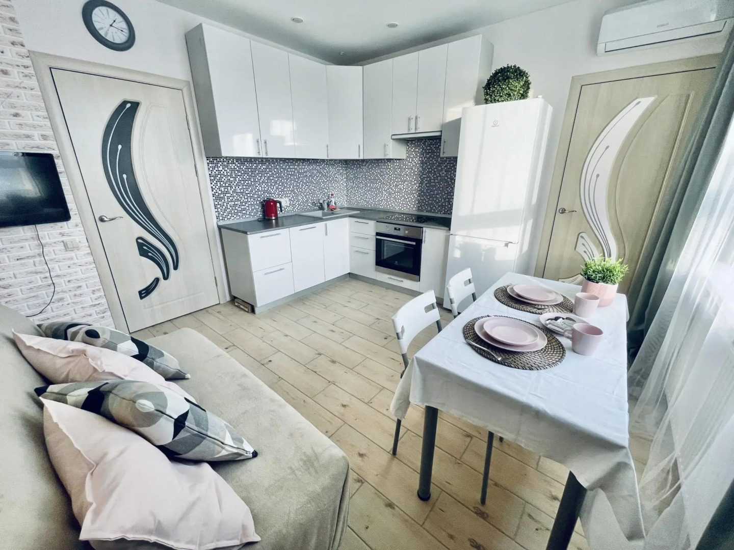 Vegas apartments (Вегас апартментс) на проспекте Гагарина 101 корпус 1