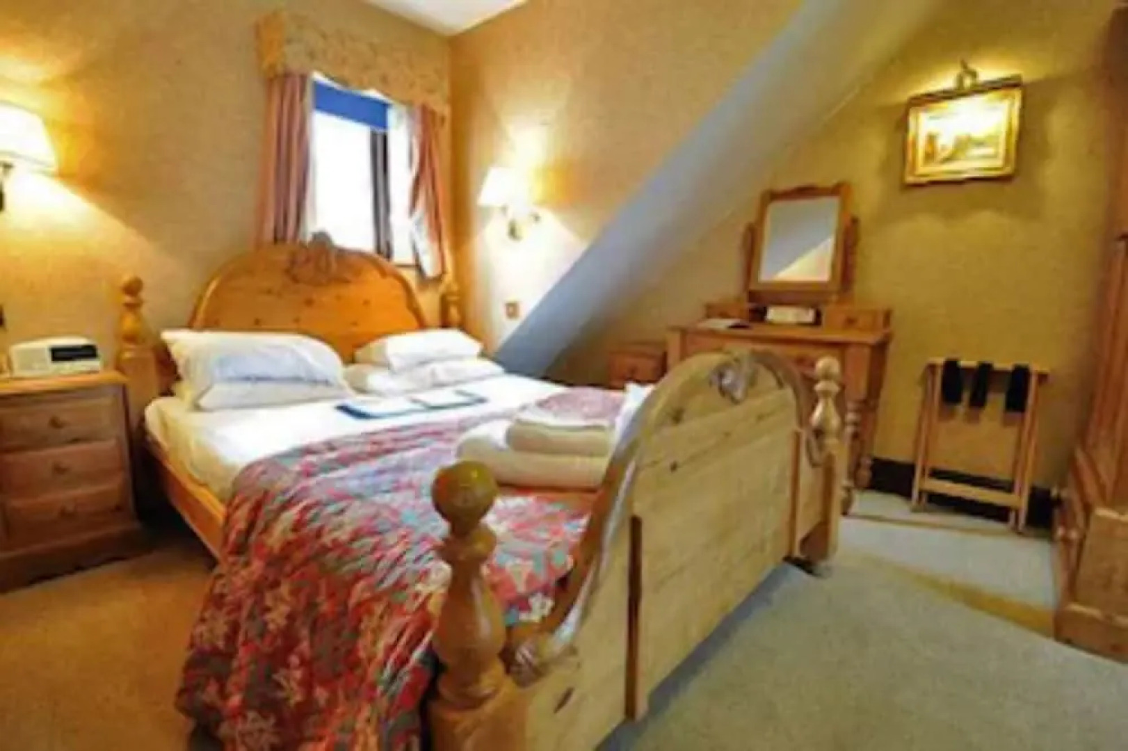 Crown & Cushion Hotel