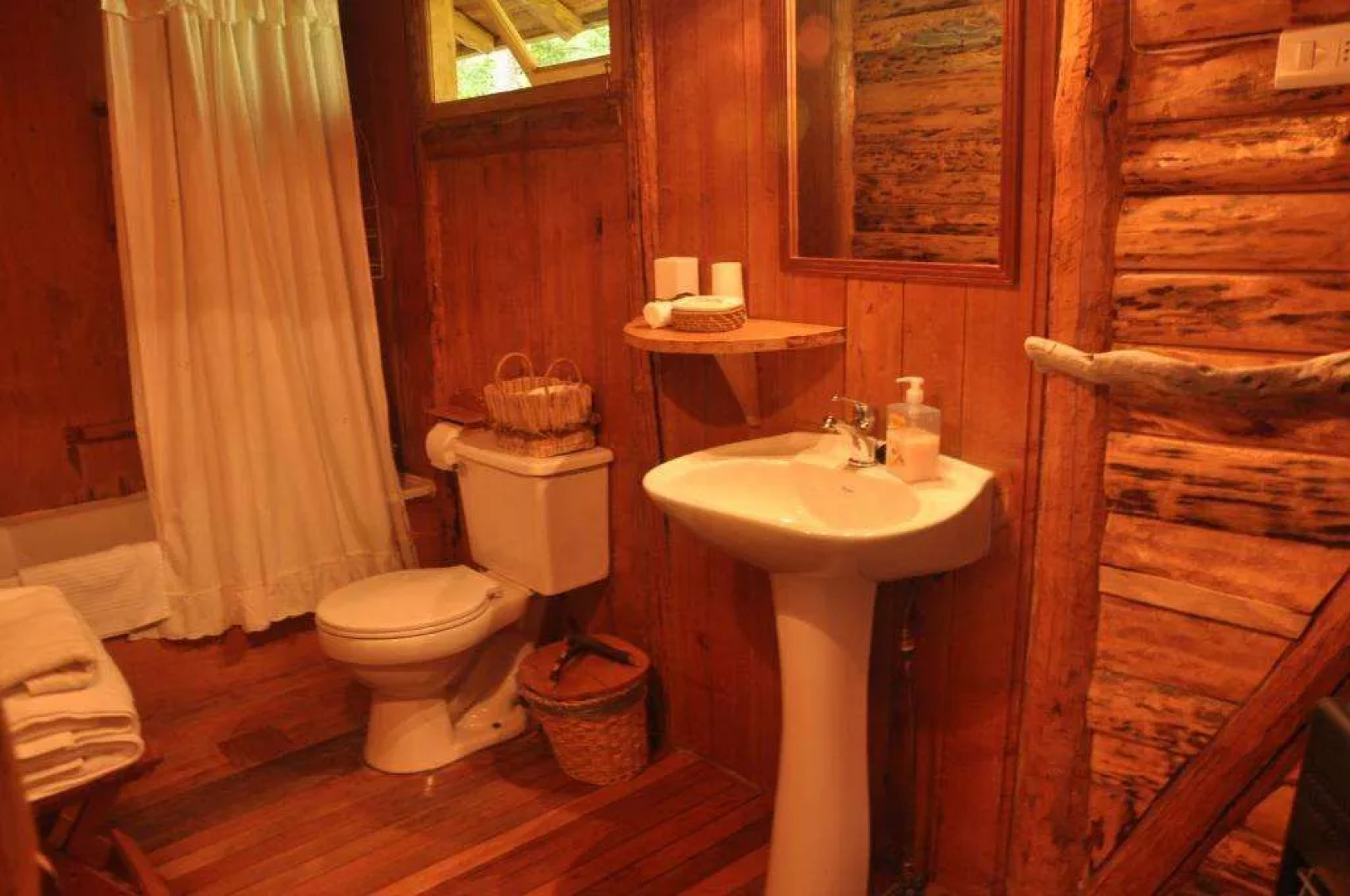 Mallin Colorado Ecolodge