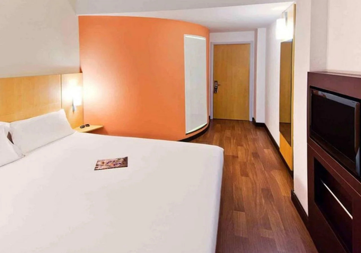 Ibis Ningbo Qianhu Plaza Hotel