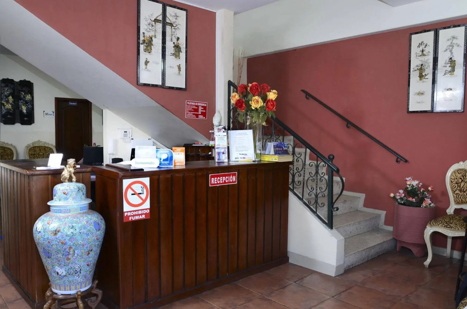 Hostal Perla Real Inn